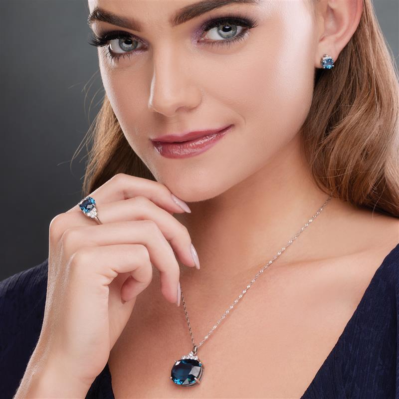 Aspire Pendant & Chain